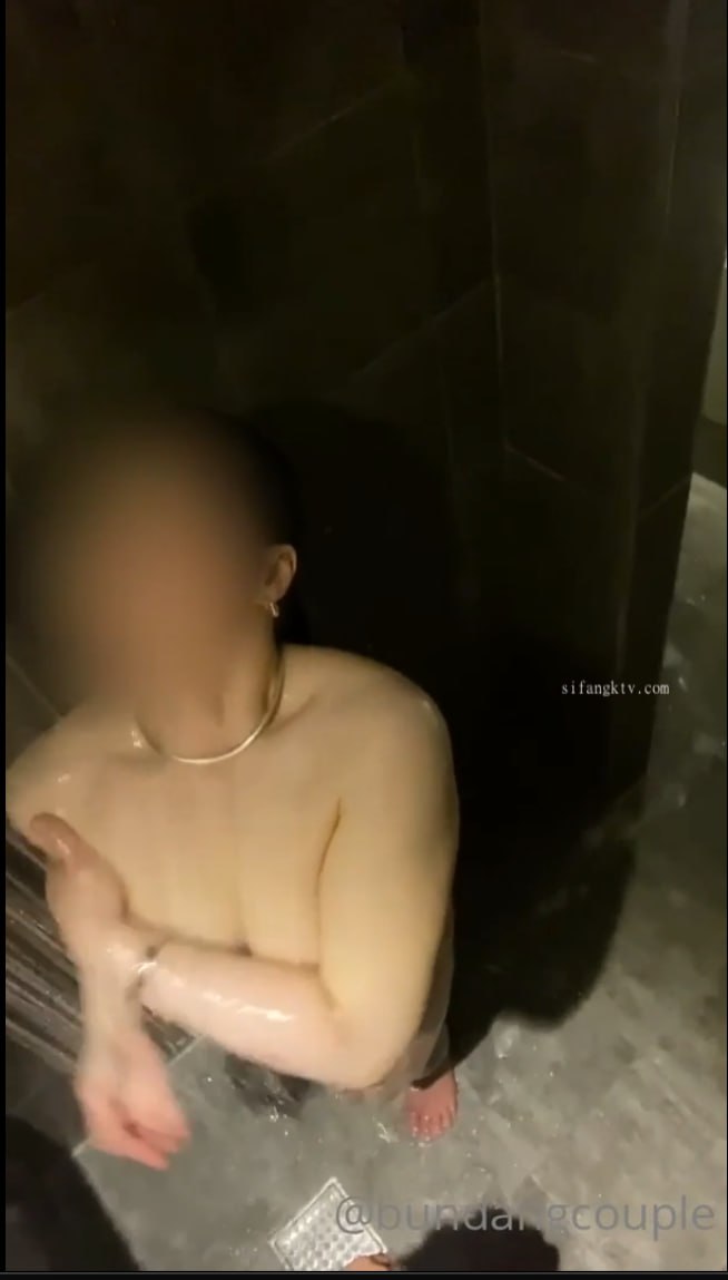 最强推特极品网红女神『白袜袜格罗丫』新春啪啪特辑-兔女郎袜之空 疯狂骑乘